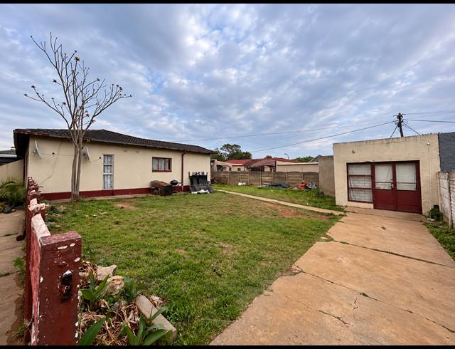 5 BEDROOM HOUSE FOR SALE IN VANDERBIJLPARK CW 3